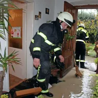 Na Gori&scaron;kem obilne padavine, voda zalila  nekaj hi&scaron; (foto in video)