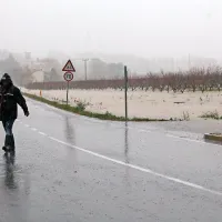 Na Gori&scaron;kem obilne padavine, voda zalila  nekaj hi&scaron; (foto in video)