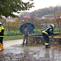 Na Gori&scaron;kem obilne padavine, voda zalila  nekaj hi&scaron; (foto in video)
