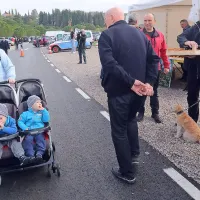 Dež ni odgnal obiskovalcev, željnih strunjanskih kakijev (foto)