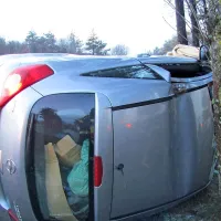 Na cesti med Divačo in Sežano, pred naseljem Divača, je 
okoli 16. ure 34-letnega voznika  z avtom zaneslo s ceste.