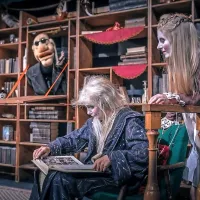 Prospera bo tokrat upodobila Nataša Tič Ralijan (v sredini), 
njegovo hčer Mirando pa Lena Hribar. 