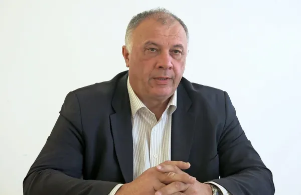 Bojan Sever: “Zanimajo nas le odhodki, prihodki 
pa nikogar. Če ne bi uvedli komunalnega 
prispevka in omrežnin,  minulih naložb v  
infrastrukturo ne bi mogli izpeljati. Potrebujemo  
učinkovitejši informacijski sistem, da bomo 
občane bolj pravično obremenili in uvedli še  
prispevek na nezazidana stavbna zemljišča.”