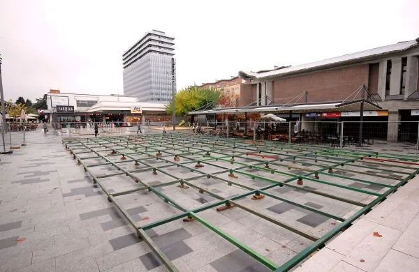 Na Bevkovem trgu spet raste drsali&scaron;če