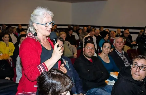 Na fotografiji v ospredju Tatjana Srebrnič