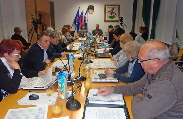 Pivški svetniki so prejšnji teden potrdili višje cene vodarine in 
kanalščine.