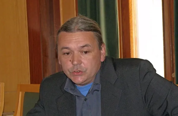 Kot vršilec dolžnosti je bil do imenovanja novega oziroma 
najdlje za leto dni ponovno imenovan Vladimir Peruničič. 