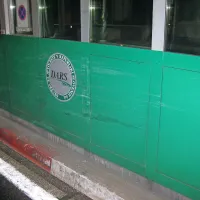 Pošteno jo je skupila tudi Darsova kabina na cestninski 
postaji.