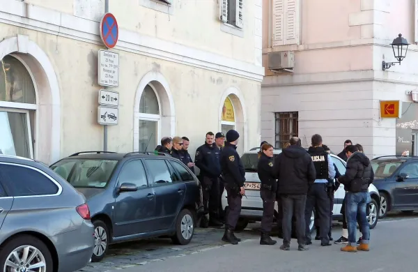 Koprčan, ki je v piranskem zdravstvenem domu iskal zdravnico, napadel pa medicinsko sestro, je menda rekel, da se je 
maščeval zdravničinemu možu. 
