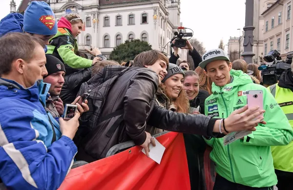 Peter Prevc  za zdaj pravi, da še nima pravih izzivov, njegovi 
navijači pa pričakujejo nadaljevanje zmagovite serije.