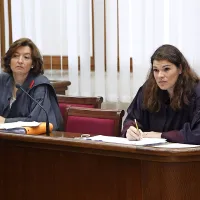Višja državna tožilka Barbara Milič Rožman (levo) in odvetnica iz odvetniške pisarne Senica Maja Šubic.