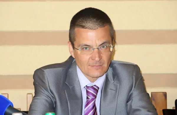 Dimitrij Piciga bo kot častni konzul Republike Kazahstan 
poslovnežem iz te države odpiral vrata v Slovenijo.