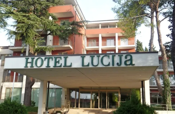 Hotel Lucija sameva.