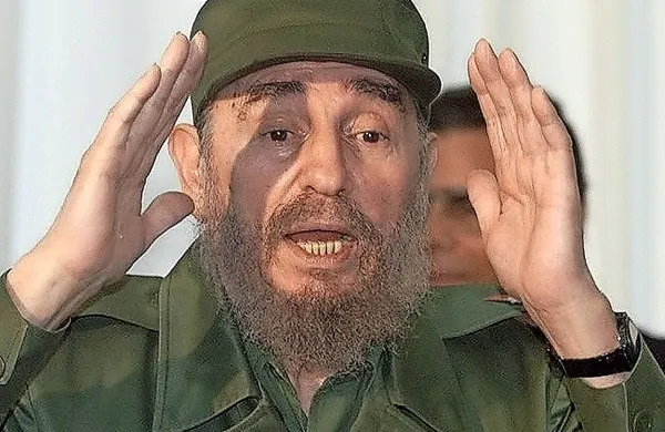 Umrl je Fidel Castro.