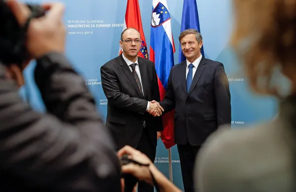 Spoznavno srečanje zunanjih ministrov Hrvaške in Slovenije 
je minilo v znamenju izmenjave mnenj, kakršne v odnosih 
med načeloma prijateljskimi državami niso prav pogoste. 
