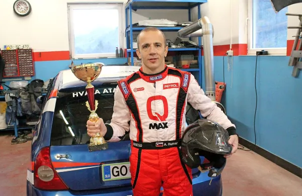 Aleks Humar, državni prvak Slovenije v reliju, je s strani 
nacionalne zveze za avtošport AŠ2005 prejel priznanje 
Avtomobilist leta.