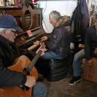 Ljubo doma, Zmelkoow pa pri Ljubotu - z novim albumom! (video)
