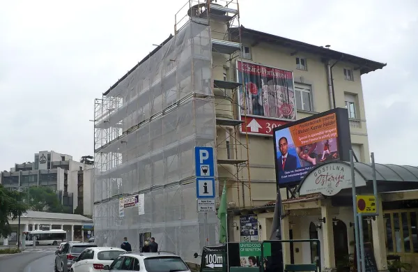Vila, kjer domuje Krajevna skupnost Porotorož in Turistično 
združenje Portorož, bo imela po novem  osvežen izgled.  