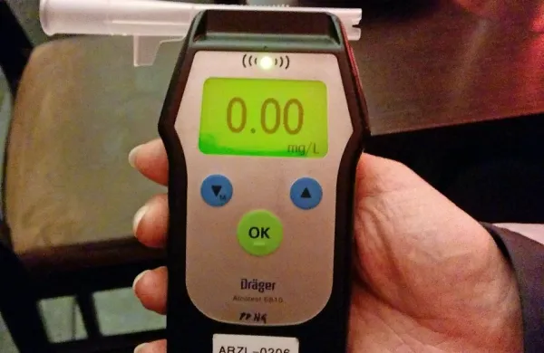 Mladi voznik je napihal 0,0 miligrama, a so policisti opravili še 
hitri test, ki je pokazal, da vozi pod vplivom nedovoljenih 
substanc. 