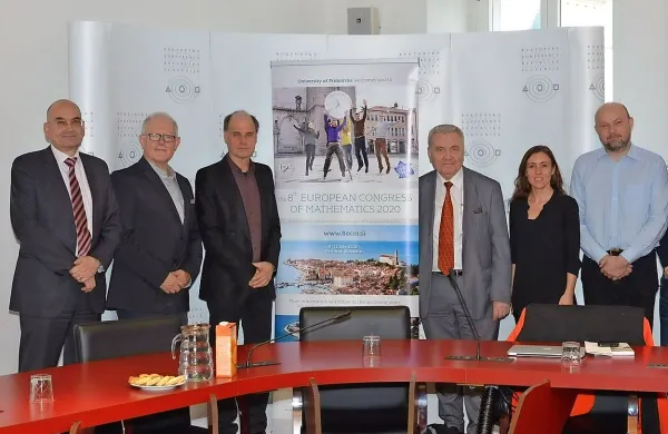 Univerza na Primorskem je danes   v sodelovanju s Slovenskim gospodarskim in raziskovalnim združenjem (SBRA) 
gostila pomembnega gosta,  predsednika Evropskega raziskovalnega sveta (ERC), akademika prof. dr. Jean-Pierra 
Bourguignona (na fotografiji tretji z desne, na levi strani so še 
Draško Veselinovič, Tomaž Pisanski in Dragan Marušič).