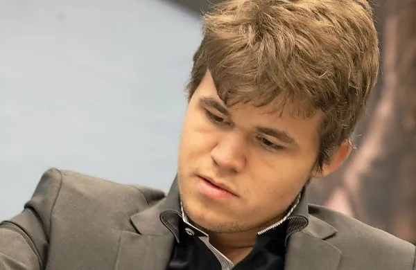 Norvežan Magnus Carlsen je ubranil naslov svetovnega 
prvaka v šahu.
