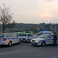 Izolan bežal pred policisti z ukradenim audijem