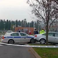 V Kopru se je okrog 7. ure končal filmski lov na osumljenca, ki 
naj bi pred policisti bežal z ukradenim vozilom znamke 
audi.