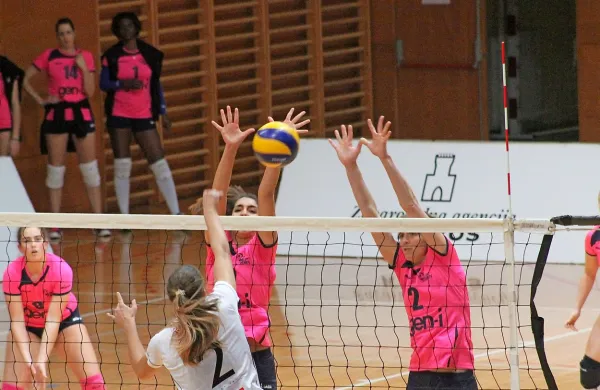 Odbojkarice GEN-I Volleyja so v tekmi 9. kroga 1. DOL za 
ženske v Novi Gorici premagale Zgornjo Gorenjsko s 3:0 (15, 
21, 16).