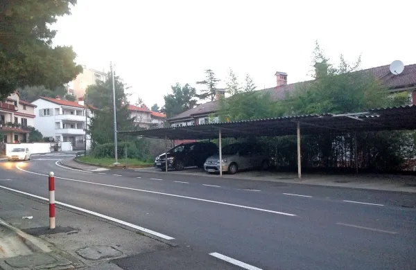 Nadstreškom na Cesti na Markovec so šteti dnevi.
