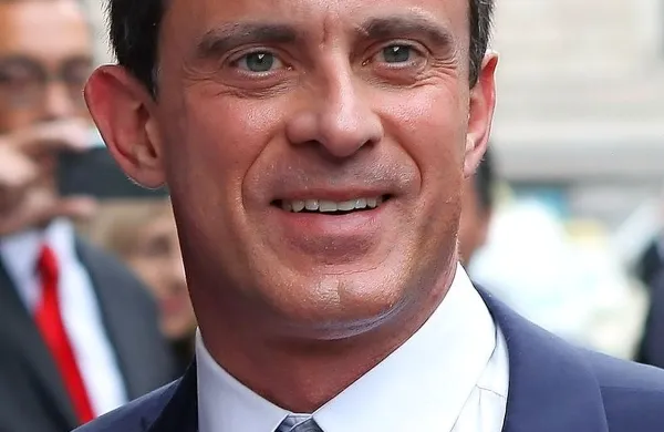 Francoski premier Manuel Valls je danes sporočil, da se bo 
januarja na strankarskih volitvah socialistov potegoval za 
nominacijo stranke za predsedniške volitve v Franciji, ki bodo 
spomladi prihodnje leto.