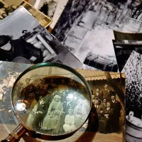 Na  delavnicah v Oseku udeleženci krepijo svojo ustvarjalnost 
skozi digitalne medijske tehnologije ter bogatijo razumevanje 
umetnosti kot skupnostne prakse.