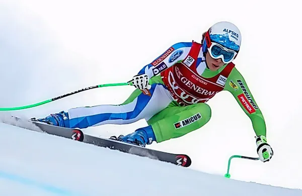 Slovenska alpska smučarka Ilka Štuhec je danes prispela v 
Zagreb po dvojni smukaški zmagi v svetovnemu pokalu 
prejšnji konec tedna v kanadskem Lake Louisu.