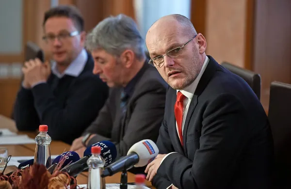 Minister za pravosodje Goran Klemenčič je danes prejel 
depešo odbora ministrov namestnikov Sveta Evrope, da 
sodni zaostanki po desetih letih od odločitve Evropskega 
sodišča za človekove pravice v primeru Lukenda v Sloveniji 
niso več sistemski problem. 