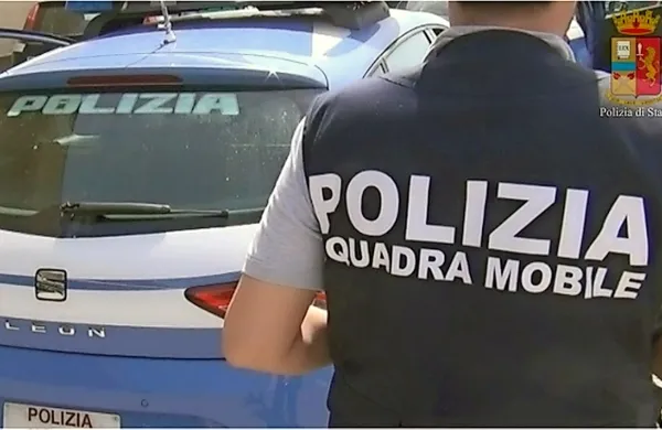 Tržaški policisti so ugotovili, da je četverica zaposlenih na 
skrivaj praznila rezervoarje goriva. 