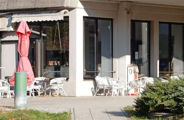 Z odmevno racijo so kriminalisti v začetku maja v Dino baru v 
Novi Gorici prekinili razvejano preprodajo  heroina.