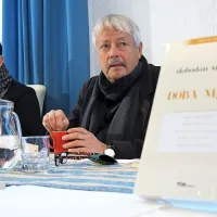 Hrvaški dramatik in pisatelj Slobodan Šnajder je predstavil 
roman Doba mjedi.
