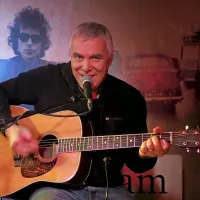 Zoran Predin je kot gost 22. mednarodnega knjižnega sejma 
Sa(n)jam knjige u Istri  z akustično kitaro nastopil na brezplačnem koncertu v puljskem klubu Rock Caffe.