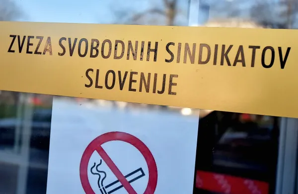 V Zvezi svobodnih sindikatov Slovenije so prepričani, da je 
Slovenija leta 2013, ko je Helios za 145 milijonov evrov 
prodala avstrijskemu holdingu Ring International, zanj iztržila 
premalo. Skupina Helios je zdaj za 572 milijonov evrov šla v 
roke japonskemu podjetju Kansai Paint. 