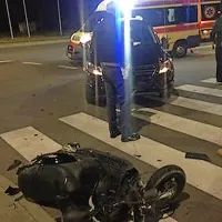 Voznik avta izsilil prednost 14-letniku na skuterju