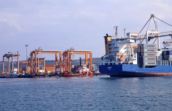 Kontejnerski terminal Luke Koper bo prihodnji teden presegel 
800.000 TEU kontejnerjev (v celotnem letu 2015 so jih 
pretovorili 790.736  TEU).