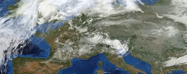 Nad večjim delom Evrope vztraja obsežno in solidno anticiklonsko območje.