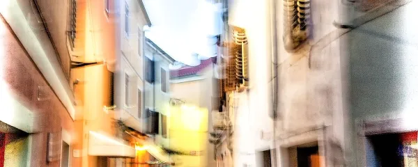 Podoba Ljubljanske ulice na koledarju krasi mesec maj.  