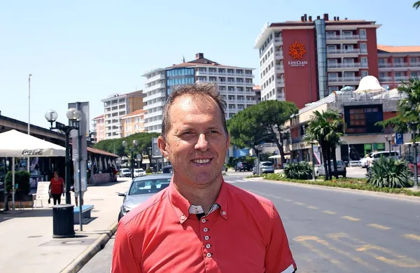 Igor Novel: “Gre za globalen trend, da gostje povprašujejo po 
luksuzni izvenhotelski ponudbi.” 