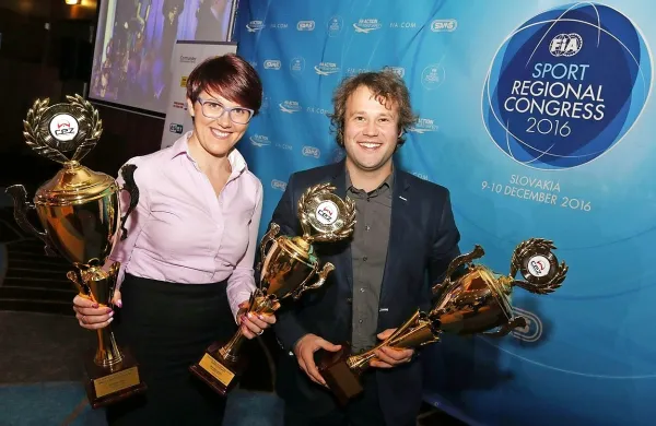   Pokal za zmago med dirkalniki na sprednji pogon si je prislužila 
tudi idrijska posadka Rok Turk-Martina Nartnik.