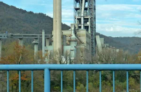 Evropska banka za obnovo in razvoj (EBRD) je Salonitu 
Anhovo odobrila posojilo v višini 15 milijonov evrov, s katerim 
bo financiral investicije v izboljšanje stroškovne in energetske 
učinkovitosti.