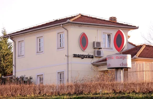 

V nočnem lokalu Margerita so sredi junija leta   2013 kriminalisti prekinili nezakonito prostitucijo in z njo povezano 
pranje denarja, zaradi česar se zagovarja devet ljudi.