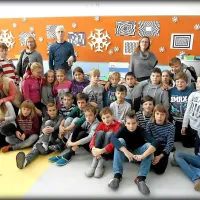 Koprsko društvo Leskrea je s petošolci Osnovne šole Srečka 
Kosovela v Sežani izvedlo okoljsko ozaveščeno delavnico, 
kjer je imel glavno besedo les.   