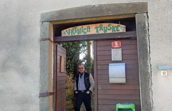 V Truškah alkoholike pričakata tudi laična delavca, eden od 
njih je Tomo.