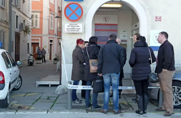 Zaradi napada medicinska sestra toži  zdravstveni dom in 
zavarovalnico. 