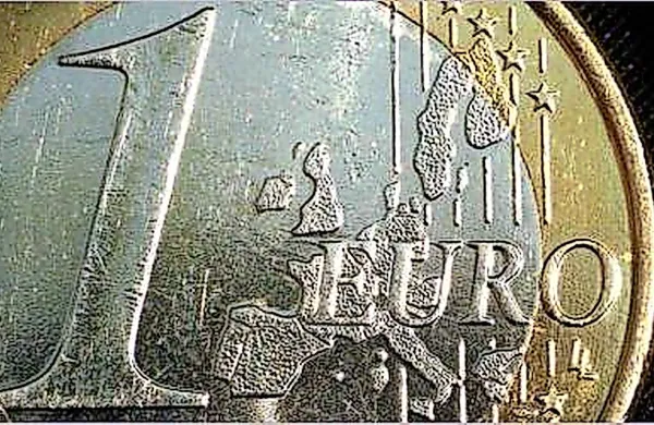 Evro je trenutno na najnižji ravni glede na dolar od leta 
2003.